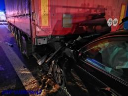 Zderzenie samochodu osobowego z ciężarówką na opolskim odcinku A4