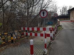 Od 2 lat mieszkańcy Pasieki nadrabiają kilometry, bo kładka jest niebezpieczna!