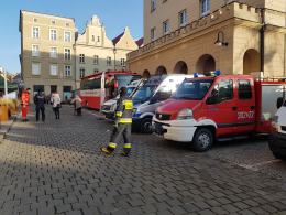 Opolanie oddają na rynku krew w ramach akcji "Zostań Świętym Mikołajem - Oddaj krew"