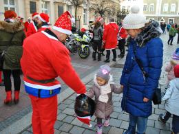 Zmotoryzowani Mikołajowie wjechali na opolski Rynek