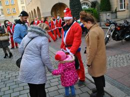 Zmotoryzowani Mikołajowie wjechali na opolski Rynek