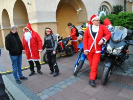 Zmotoryzowani Mikołajowie wjechali na opolski Rynek