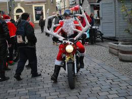 Zmotoryzowani Mikołajowie wjechali na opolski Rynek