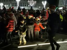 Setki uczestników 6. Marszu Mikołajów przeszło ulicami Opola