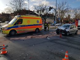 Citroen zderzył się z radiowozem jadącym na sygnale