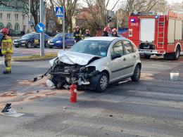 Citroen zderzył się z radiowozem jadącym na sygnale