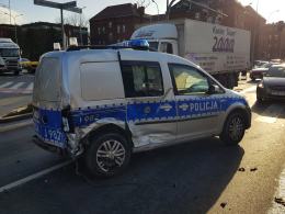 91-latek kierował Citroenem który zderzył się z radiowozem