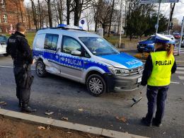 91-latek kierował Citroenem który zderzył się z radiowozem