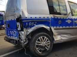 91-latek kierował Citroenem który zderzył się z radiowozem