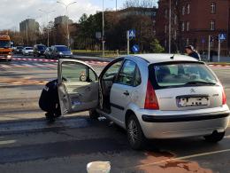 91-latek kierował Citroenem który zderzył się z radiowozem