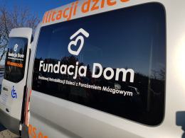 Opolska Fundacja "DOM" otrzymała nowego busa do transportu podopiecznych