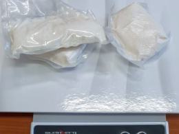 Pijany jechał całą szerokością jezdni. W garażu miał blisko pół kilograma narkotyków