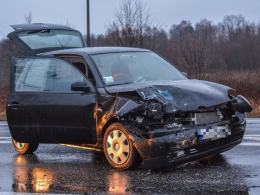 Zablokowana DK 46 w Dąbrowie po zderzeniu pojazdów
