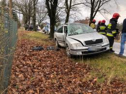 Tarnów Opolski. Kobieta wjechała w drzewo. Lądował śmigłowiec LPR