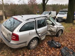 Tarnów Opolski. Kobieta wjechała w drzewo. Lądował śmigłowiec LPR