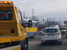 Zderzenie autobusu z osobówką na ulicy Bohaterów Monte Casino