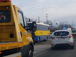 Zderzenie autobusu z osobówką na ulicy Bohaterów Monte Casino