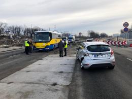 Zderzenie autobusu z osobówką na ulicy Bohaterów Monte Casino
