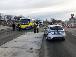 Zderzenie autobusu z osobówką na ulicy Bohaterów Monte Casino