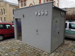 W zamian Opolanie mogą korzystać z nowoczesnej toalety 200 metrów dalej
