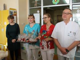Strażacy obdarowali małych pacjentów z USK
