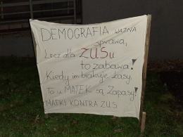 Jesteśmy wolne, niezależne i wielkie. Niemy protest matek pod ZUS