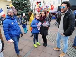 Pod opolskim ratuszem trwa zabawa pod sceną. Zakończy ją pokaz laserowy