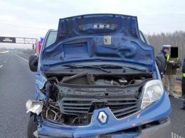 Bus wjechał w barierki na opolskim odcinku A4
