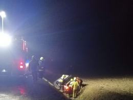 Pracowity dzień dla opolskich strażaków. BMW wypadło z drogi