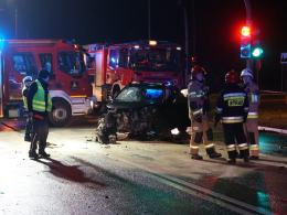 Dwie osoby poszkodowane po wypadku w Dąbrowie