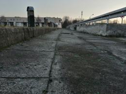 Niedopałki, butelki i ulotki wrzucają do...komina. Może dojść do tragedii