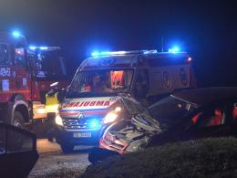Wypadek dwóch osobówek przy zjeździe na Lewin Brzeski. Są ranni