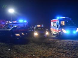 Wypadek dwóch osobówek przy zjeździe na Lewin Brzeski. Są ranni