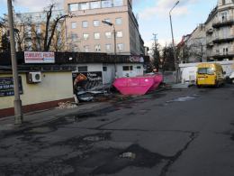 Runęły pamiętne czworaki przy dawnym PKS