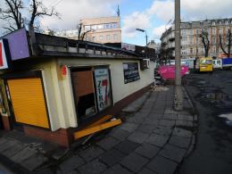 Runęły pamiętne czworaki przy dawnym PKS