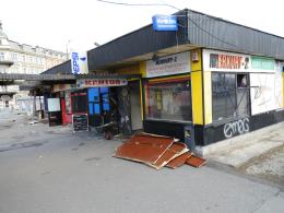 Runęły pamiętne czworaki przy dawnym PKS