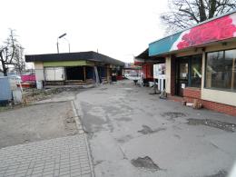 Runęły pamiętne czworaki przy dawnym PKS