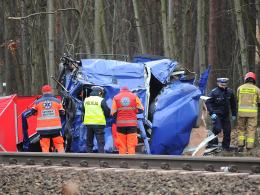 Śmiertelny wypadek na przejeździe kolejowym w Nowej Schodni. Wstrzymano ruch pociągów