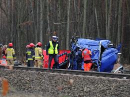 Śmiertelny wypadek na przejeździe kolejowym w Nowej Schodni. Wstrzymano ruch pociągów