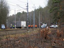 Śmiertelny wypadek na przejeździe kolejowym w Nowej Schodni. Wstrzymano ruch pociągów