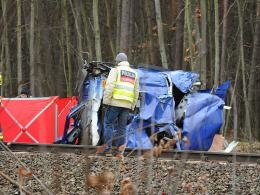 Śmiertelny wypadek na przejeździe kolejowym w Nowej Schodni. Wstrzymano ruch pociągów