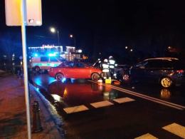 Czołowe zderzenie samochodów w Ozimku. Kierujący Toyotą zasnął za kierownicą