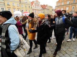 Blisko pół tysiąca maturzystów zatańczyło poloneza na rynku w Opolu