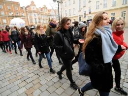 Blisko pół tysiąca maturzystów zatańczyło poloneza na rynku w Opolu
