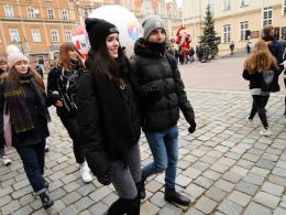 Blisko pół tysiąca maturzystów zatańczyło poloneza na rynku w Opolu