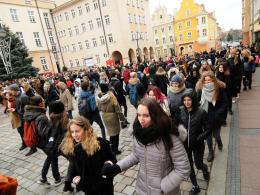 Blisko pół tysiąca maturzystów zatańczyło poloneza na rynku w Opolu