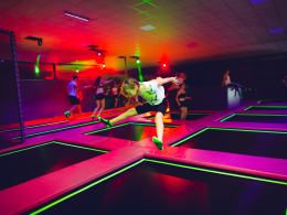 W piątki i soboty po godzinie 18.00 rusza tzw. Fluo Party