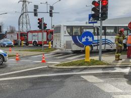 Ciężarówka zderzyła się z autobusem w Brzegu. 4 osoby ranne