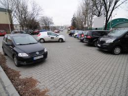 Przed wjazdem do Stegu Arena nigdy nie było parkingu. Opolanie parkują jak chcą