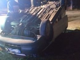 Byczyna: Kobieta jechała za szybko. Auto dachowało